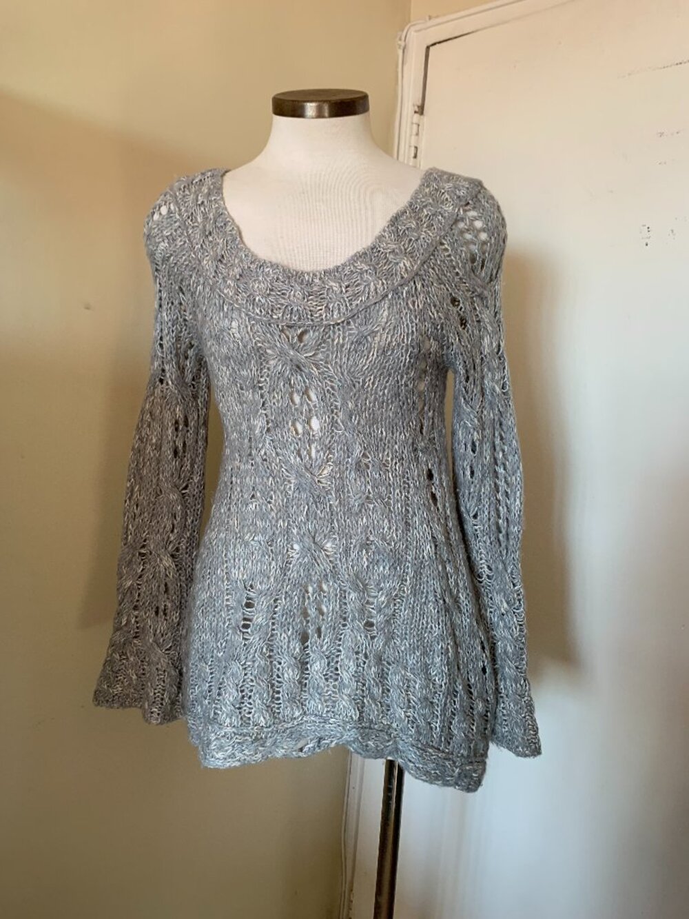 Free People Gray Knitted Sweater – Bell Sleeve – Size XS